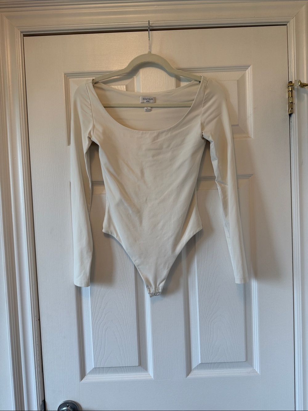 Aritzia Long Sleeve Scoop Neck Bodysuit in Ivory